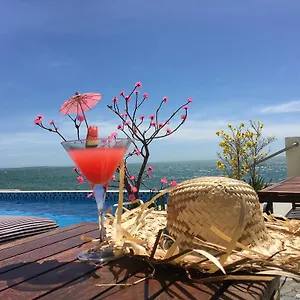 ocean-front-hotel.hotelsphanthiet.com/